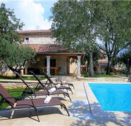 4 bedroom villa with pool near Svetvinčenat, Istria, sleeps 10